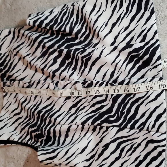 POSITIVE ATTITUDE Petite Womens Back Button Zebra Striped Tank Top-Sz 10P - Picture 10 of 12